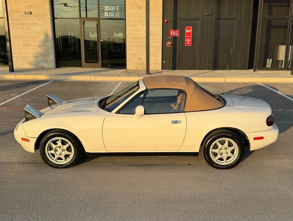 1995 Mazda NA MX-5 Miata - Image 2 of 20
