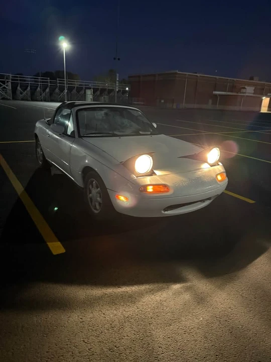 1995 Mazda NA MX-5 Miata - Image 5 of 10
