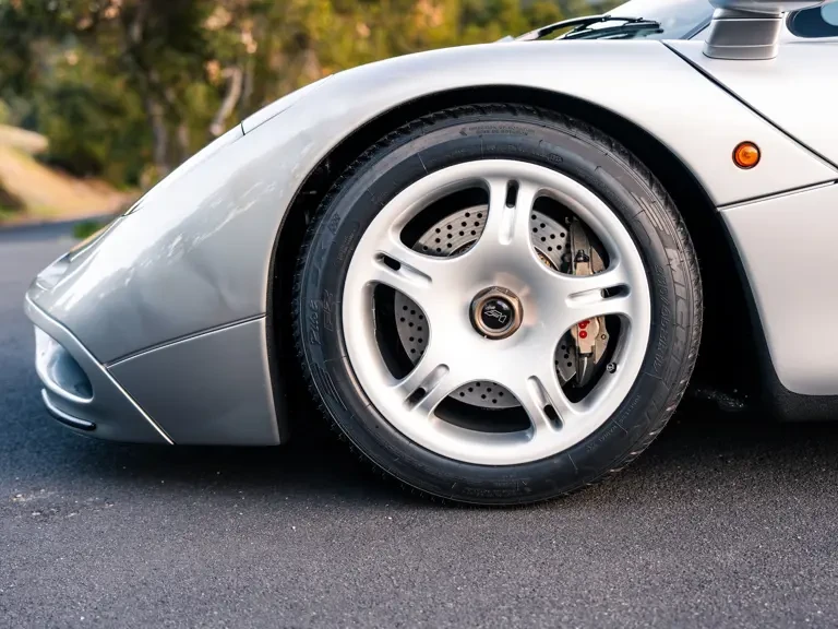 1995 McLaren F1 - Image 18 of 31
