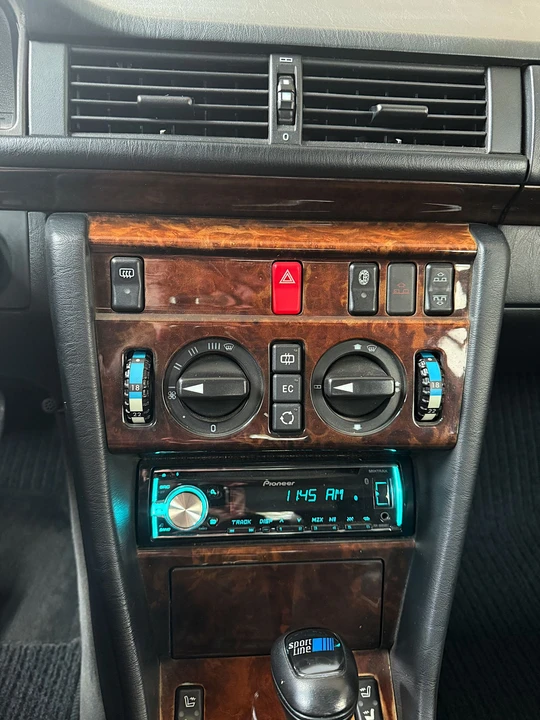 1995 Mercedes-Benz W124 E-Class - Image 24 of 31