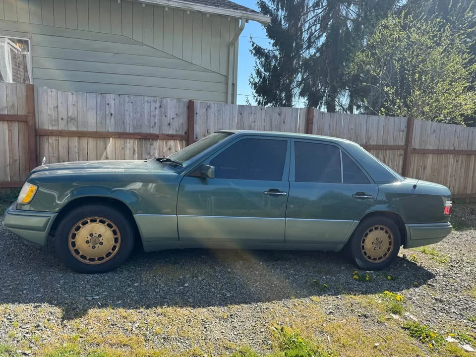 1995 Mercedes-Benz W124 E-Class - Image 2 of 13
