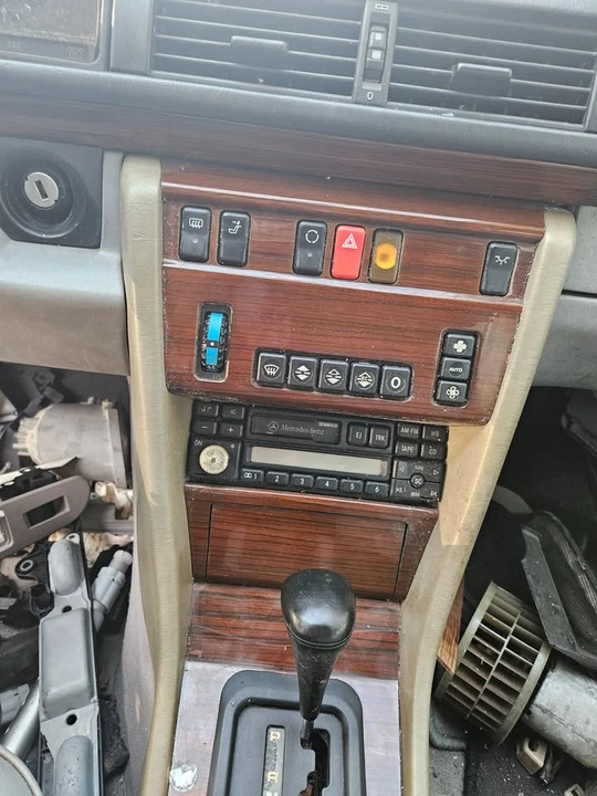 1995 Mercedes-Benz W124 E-Class - Image 8 of 15