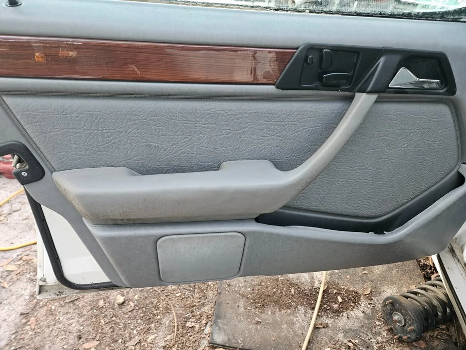 1995 Mercedes-Benz W124 E-Class - Image 10 of 15