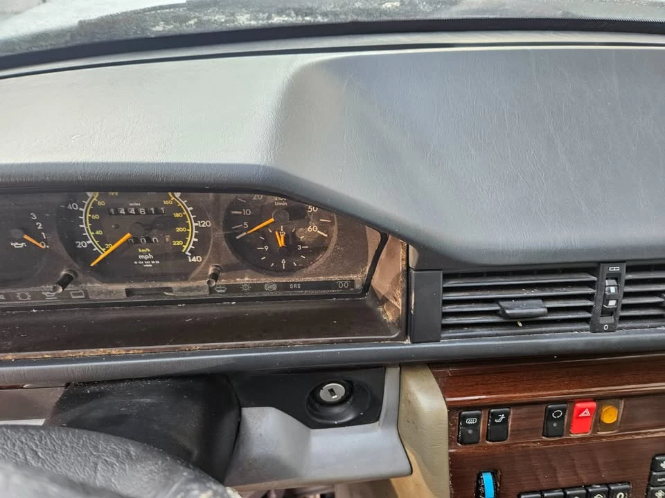 1995 Mercedes-Benz W124 E-Class - Image 2 of 15