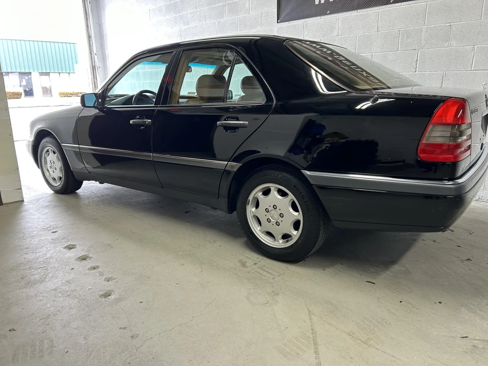 1995 Mercedes-Benz W202 C-Class - Image 11 of 31