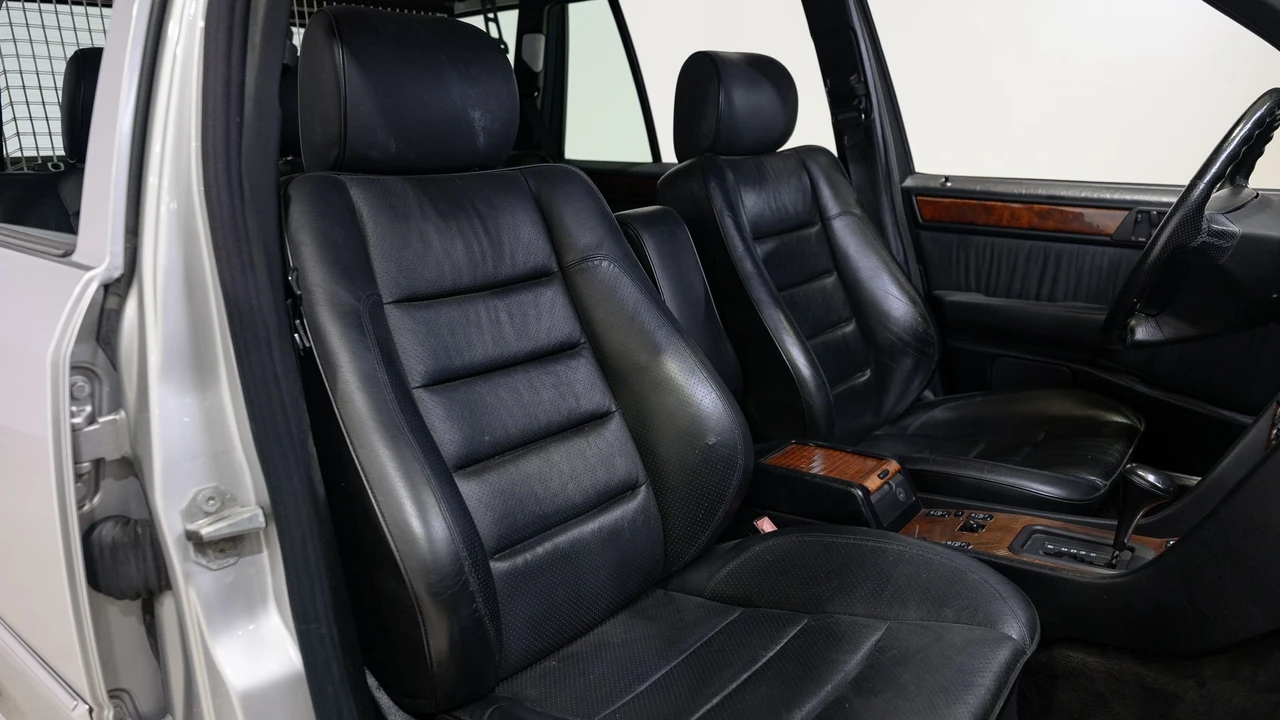 1995 Mercedes-Benz W124 E-Class - Image 8 of 31