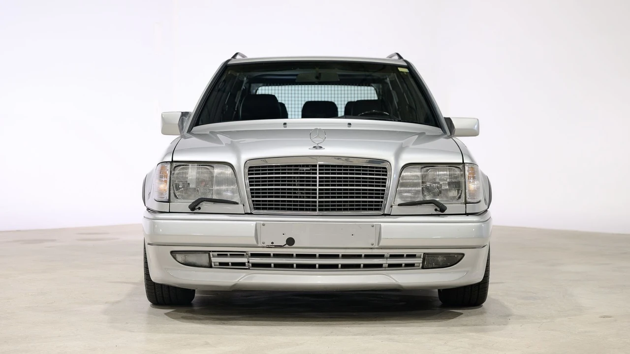 1995 Mercedes-Benz W124 E-Class - Image 2 of 31