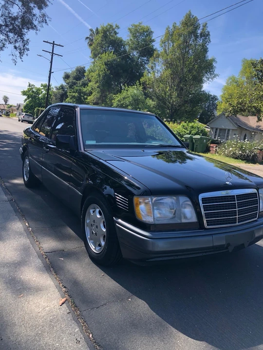 1995 Mercedes-Benz W124 E-Class - Image 2 of 9
