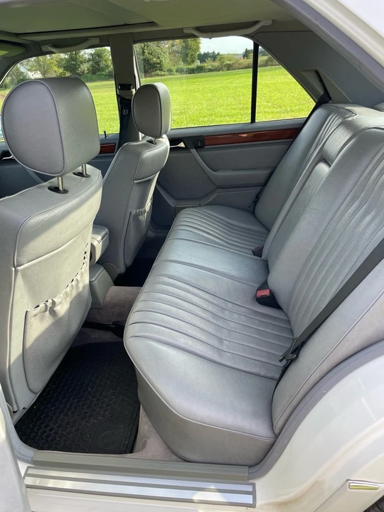 1995 Mercedes-Benz W124 E-Class - Image 11 of 19
