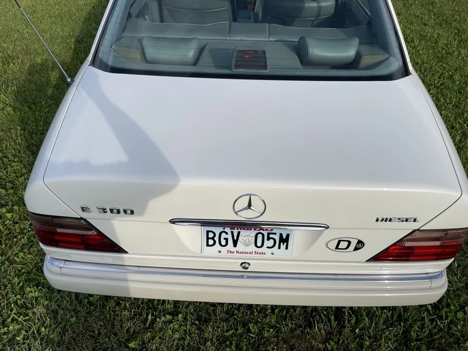 1995 Mercedes-Benz W124 E-Class - Image 9 of 19