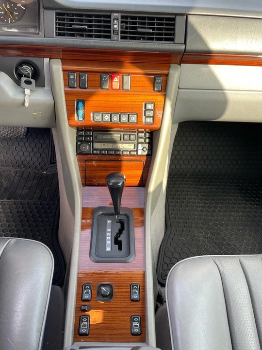 1995 Mercedes-Benz W124 E-Class - Image 17 of 19