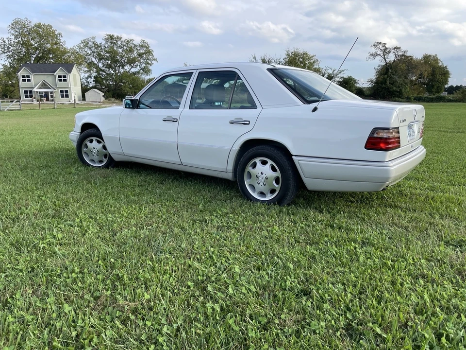 1995 Mercedes-Benz W124 E-Class - Image 3 of 19