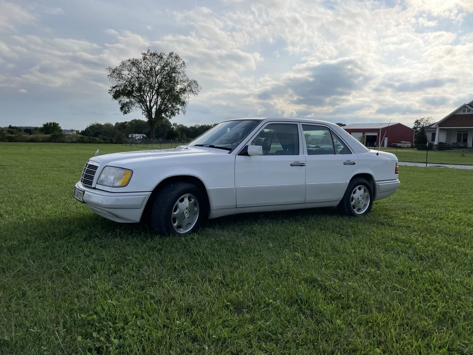 1995 Mercedes-Benz W124 E-Class - Image 2 of 19