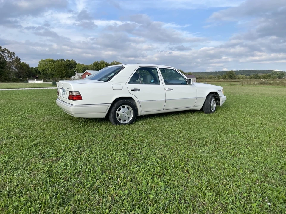 1995 Mercedes-Benz W124 E-Class - Image 5 of 19