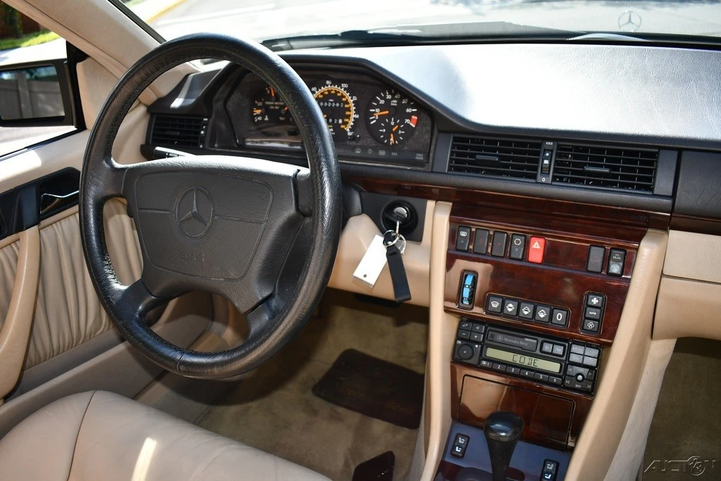 1995 Mercedes-Benz W124 E-Class - Image 23 of 24