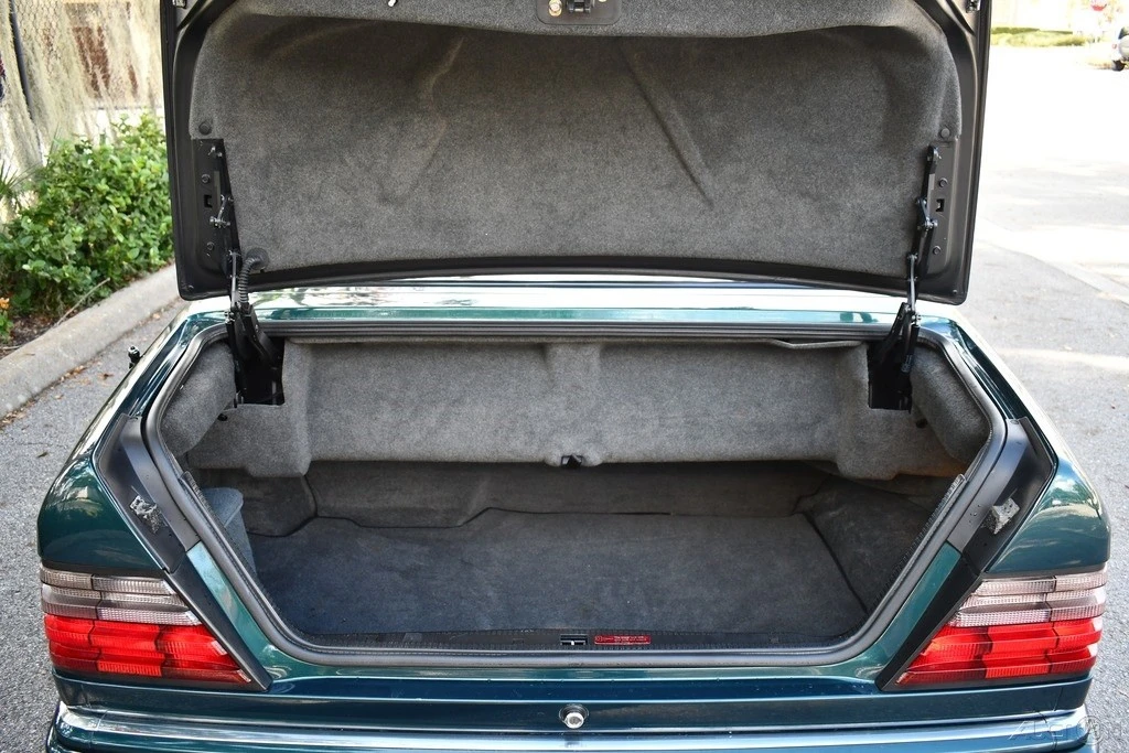 1995 Mercedes-Benz W124 E-Class - Image 15 of 24