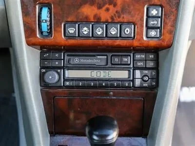 1995 Mercedes-Benz W124 E-Class - Image 29 of 31