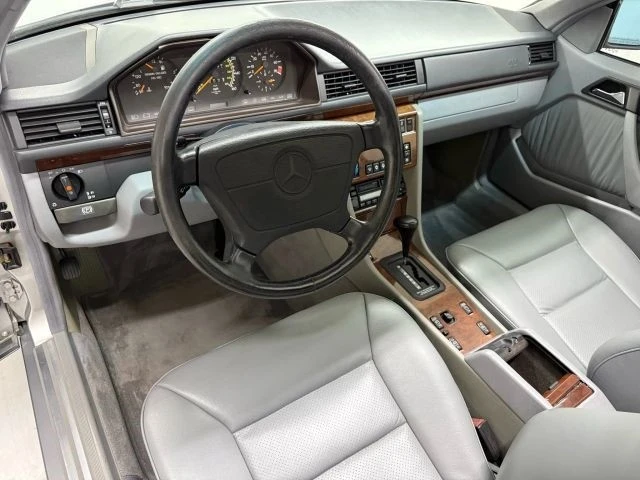 1995 Mercedes-Benz W124 E-Class - Image 2 of 12