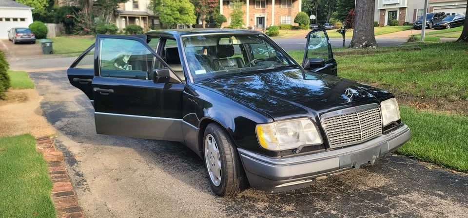 1995 Mercedes-Benz W124 E-Class - Image 2 of 15
