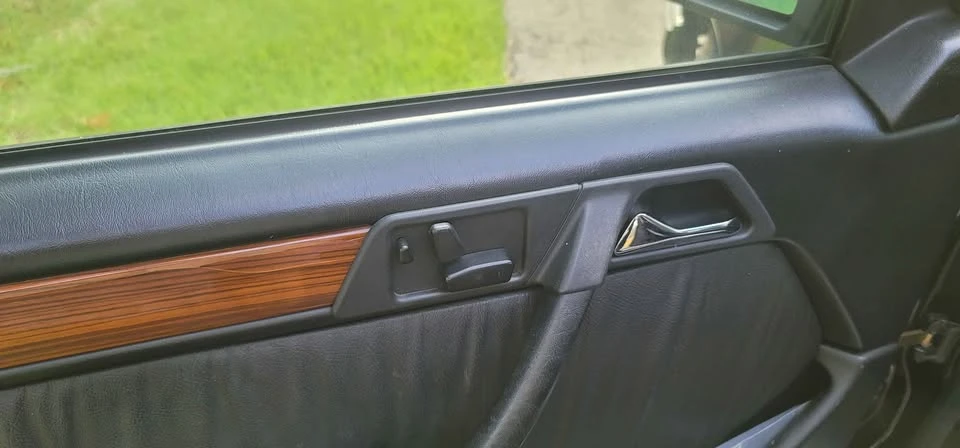 1995 Mercedes-Benz W124 E-Class - Image 10 of 15