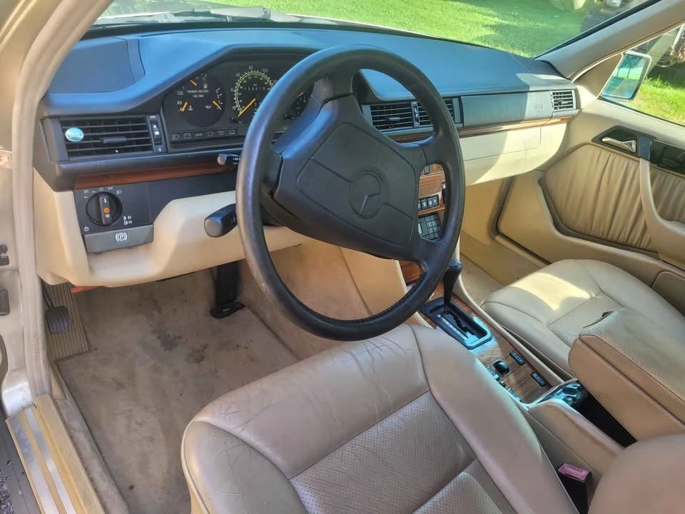 1995 Mercedes-Benz W124 E-Class - Image 2 of 5