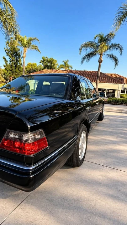 1995 Mercedes-Benz W124 E-Class - Image 3 of 15