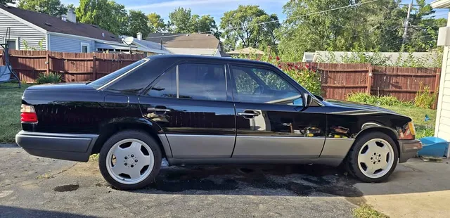 1995 Mercedes-Benz E-Class E 320 Sedan 4D