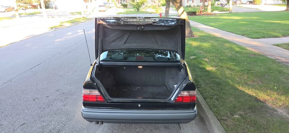 1995 Mercedes-Benz W124 E-Class - Image 12 of 20