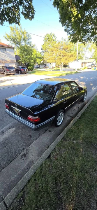 1995 Mercedes-Benz W124 E-Class - Image 2 of 20