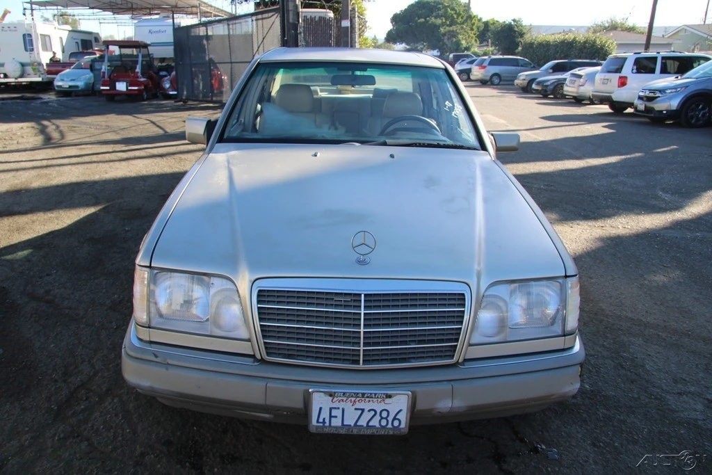 1995 Mercedes-Benz W124 E-Class - Image 9 of 21