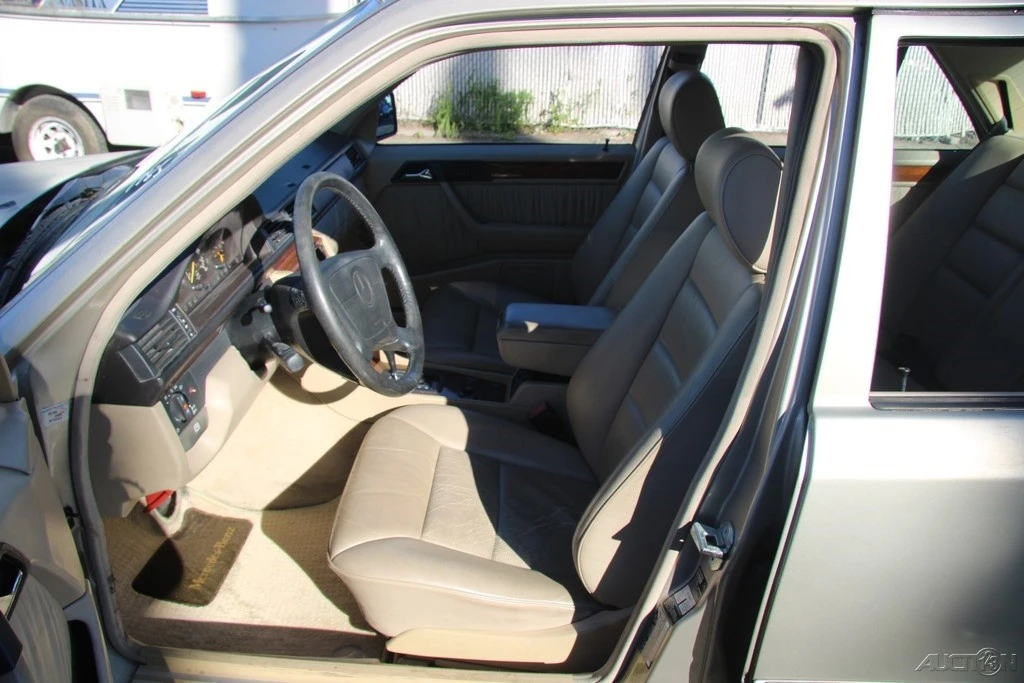 1995 Mercedes-Benz W124 E-Class - Image 13 of 21
