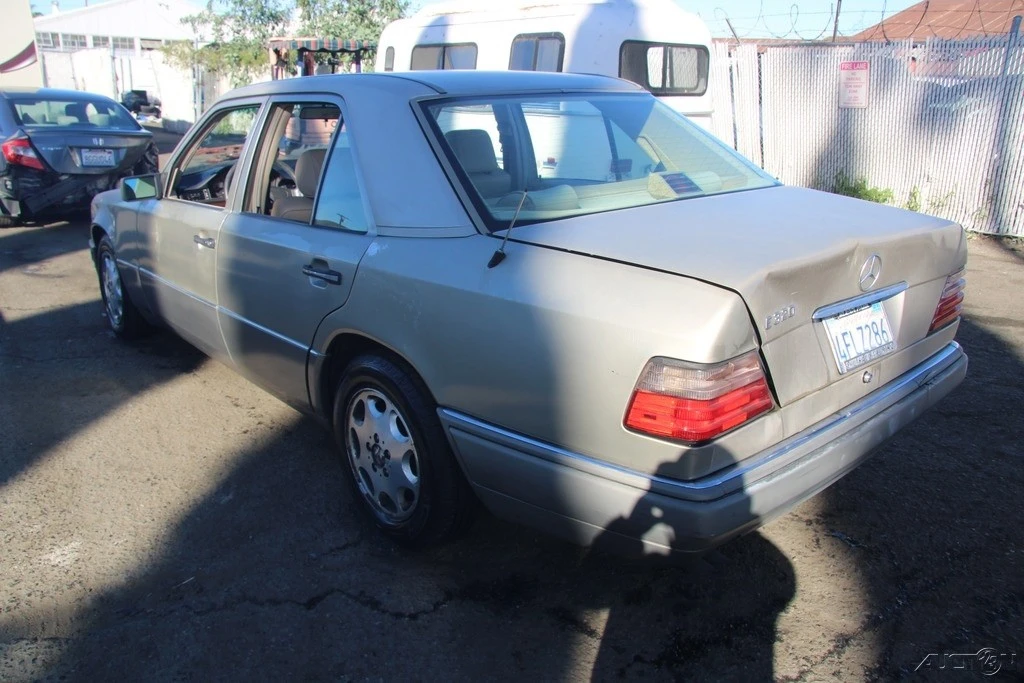 1995 Mercedes-Benz W124 E-Class - Image 4 of 21