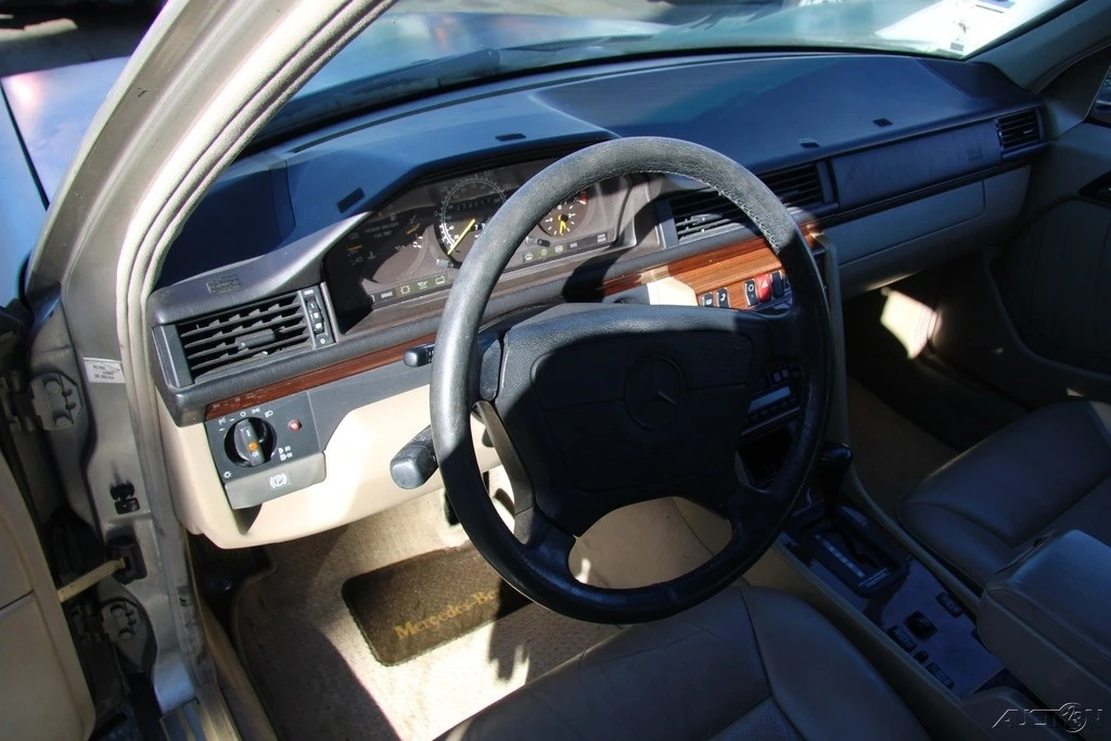 1995 Mercedes-Benz W124 E-Class - Image 14 of 21