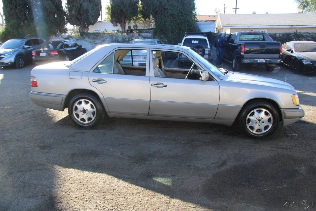 1995 Mercedes-Benz W124 E-Class - Image 7 of 21