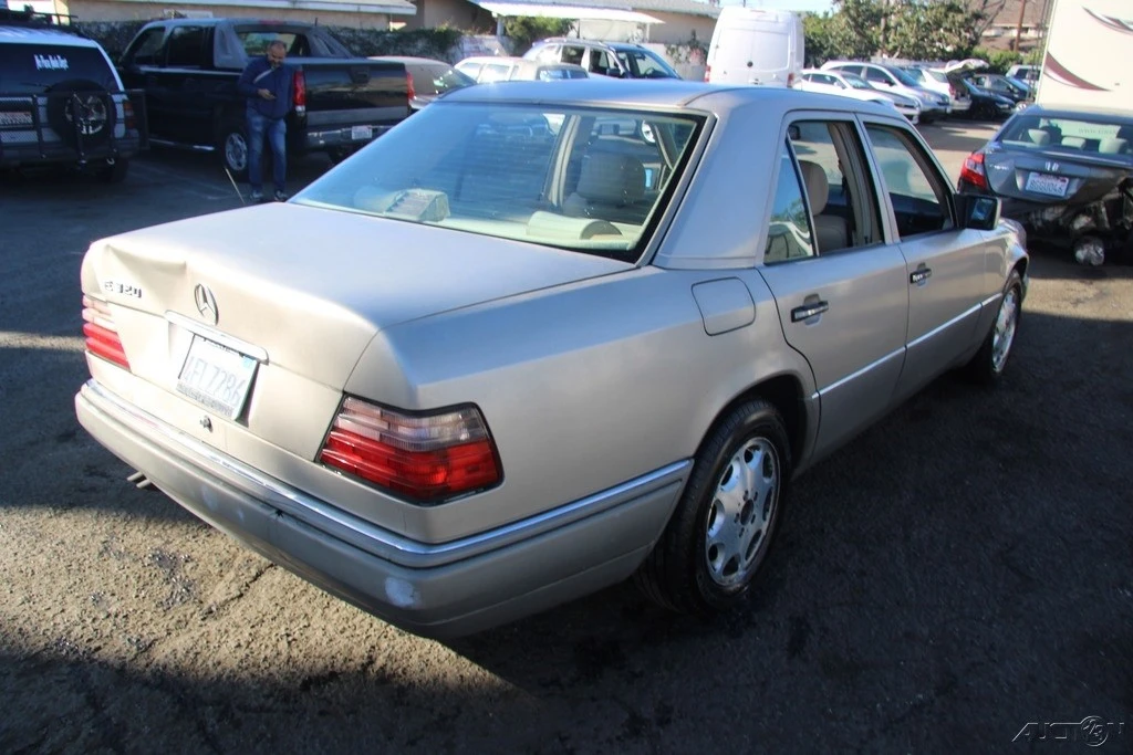 1995 Mercedes-Benz W124 E-Class - Image 6 of 21