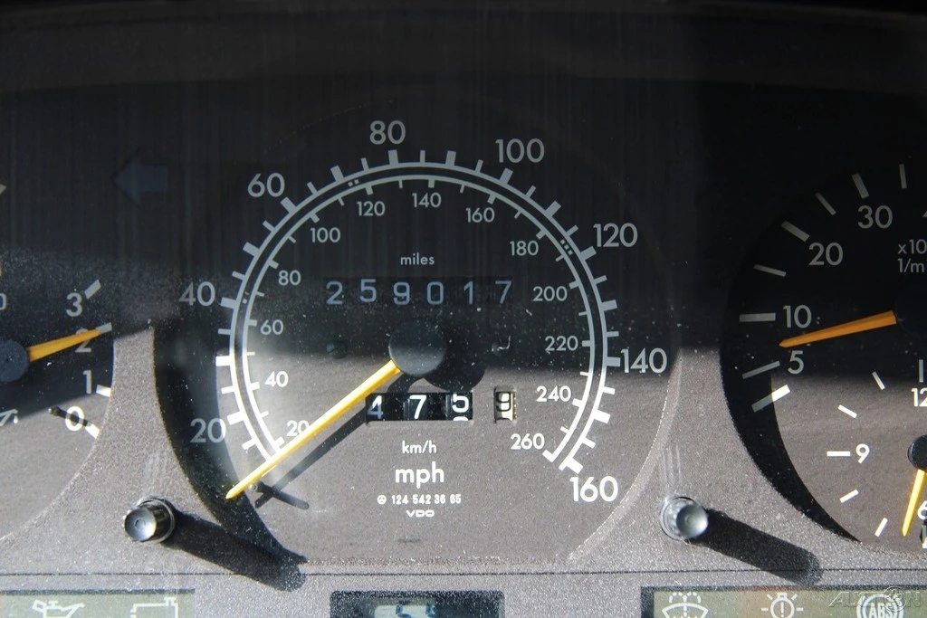 1995 Mercedes-Benz W124 E-Class - Image 16 of 21