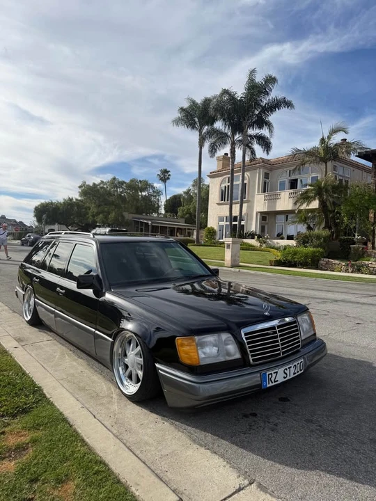 1995 Mercedes-Benz W124 E-Class - Image 2 of 9