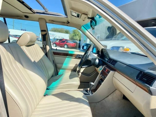 1995 Mercedes-Benz W124 E-Class - Image 9 of 21