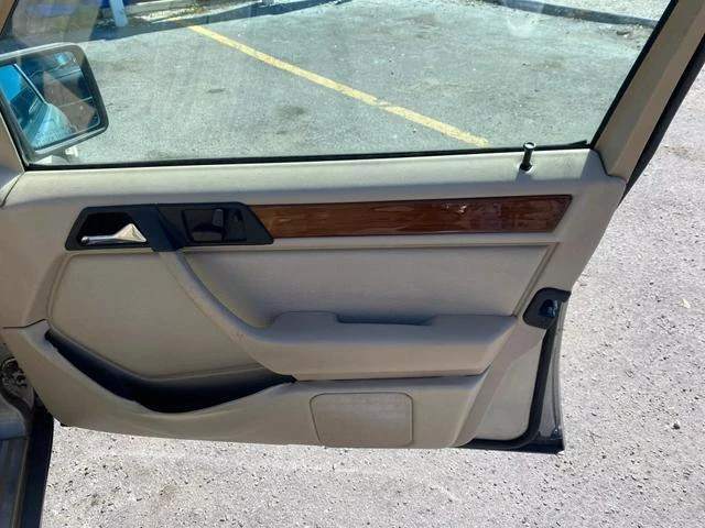 1995 Mercedes-Benz W124 E-Class - Image 11 of 12