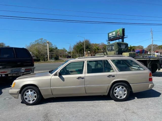1995 Mercedes-Benz W124 E-Class - Image 3 of 21
