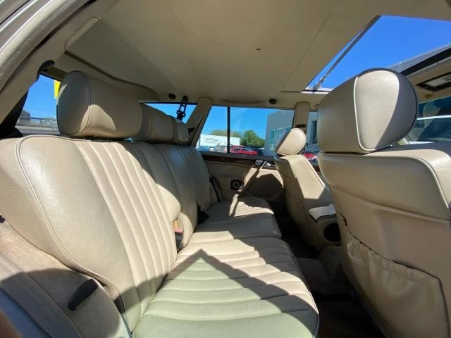 1995 Mercedes-Benz W124 E-Class - Image 12 of 21