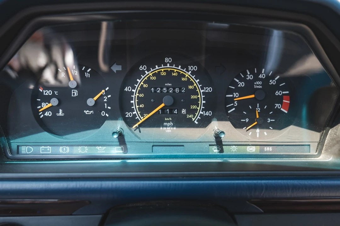 1995 Mercedes-Benz W124 E-Class - Image 23 of 30