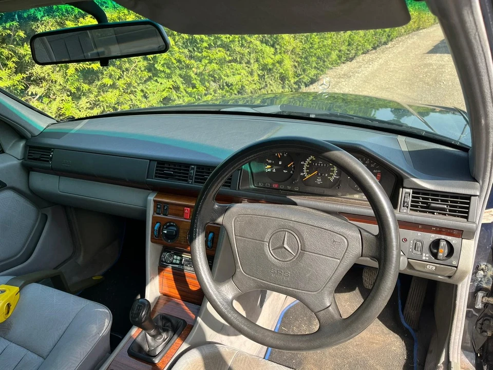 1995 Mercedes-Benz W124 E-Class - Image 7 of 30