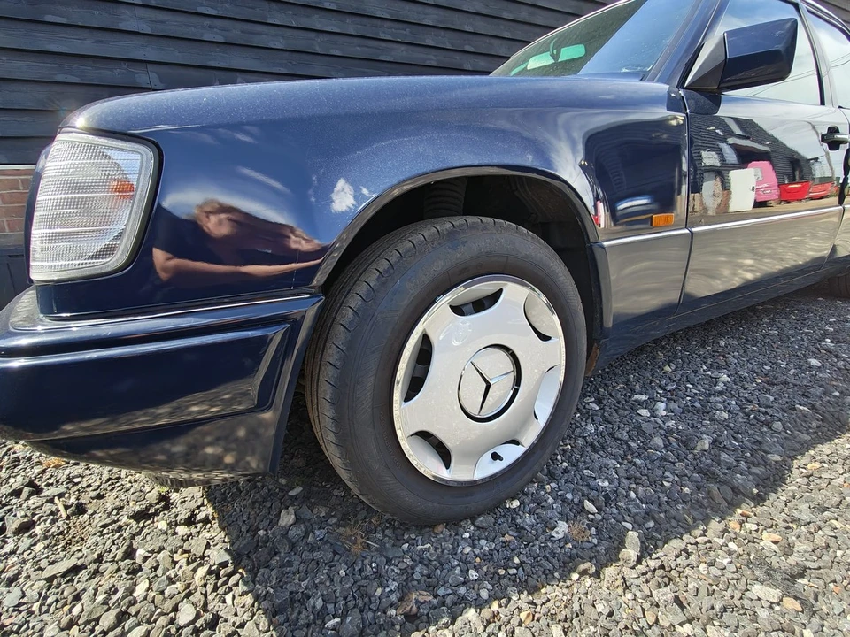 1995 Mercedes-Benz W124 E-Class - Image 13 of 30