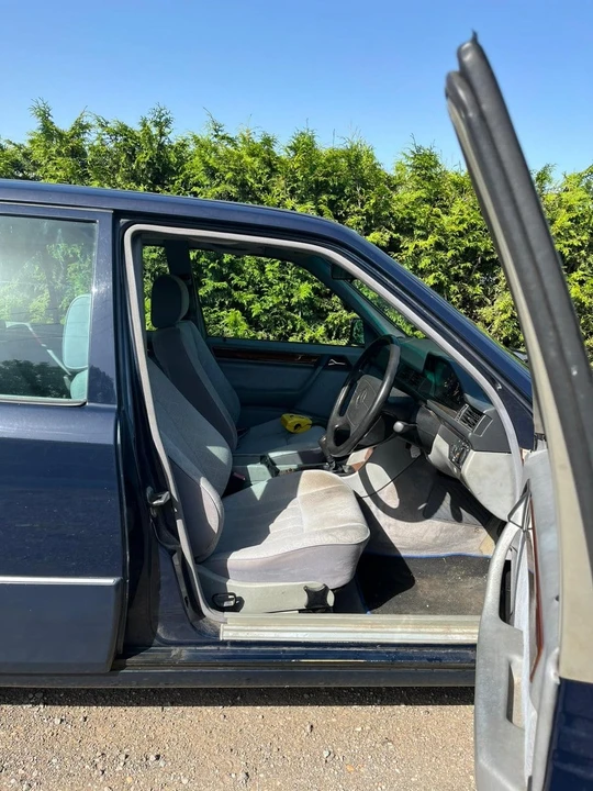 1995 Mercedes-Benz W124 E-Class - Image 14 of 30