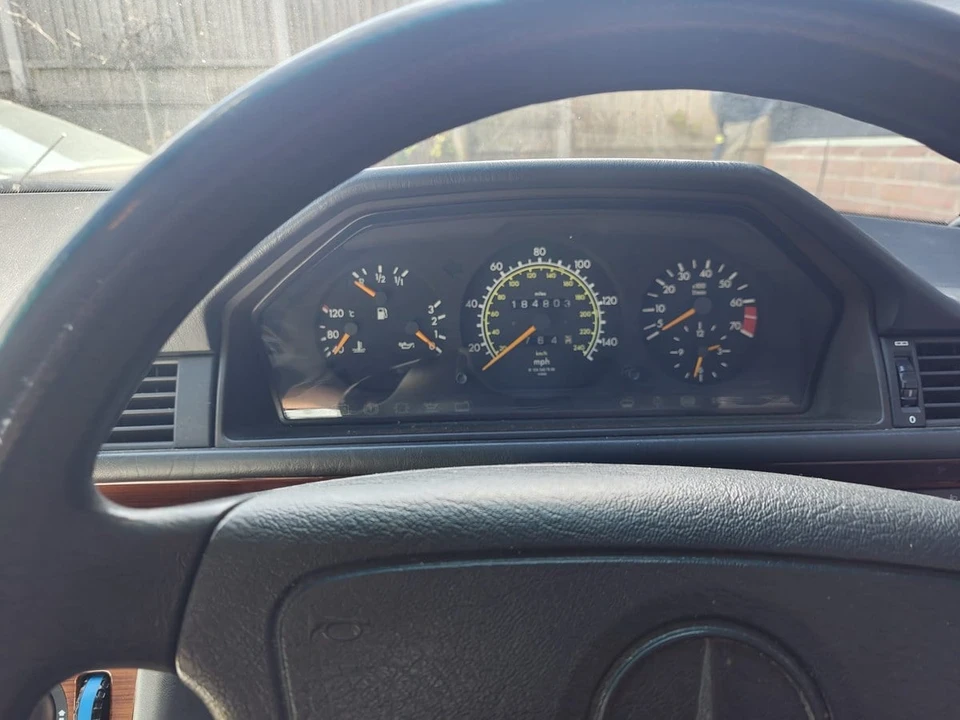 1995 Mercedes-Benz W124 E-Class - Image 28 of 30