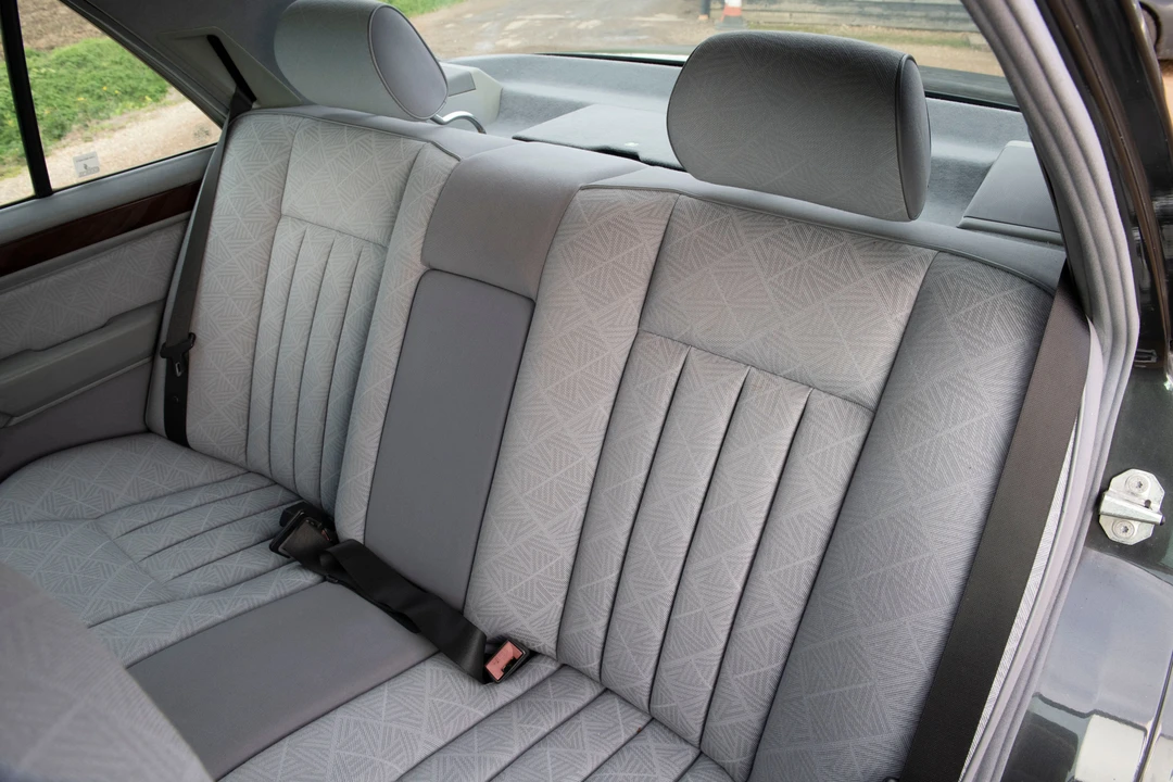 1995 Mercedes-Benz W124 E-Class - Image 9 of 16