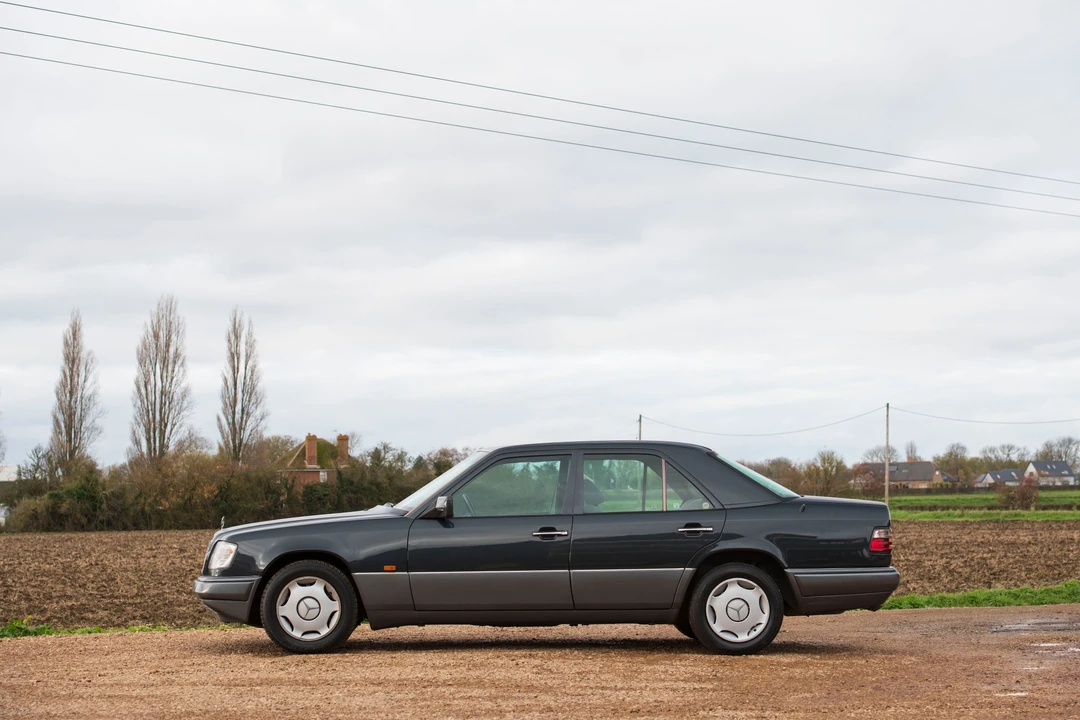 1995 Mercedes-Benz W124 E-Class - Image 12 of 16