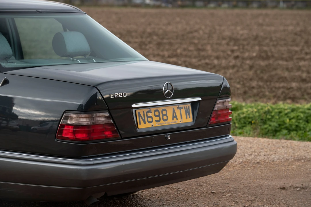 1995 Mercedes-Benz W124 E-Class - Image 11 of 16