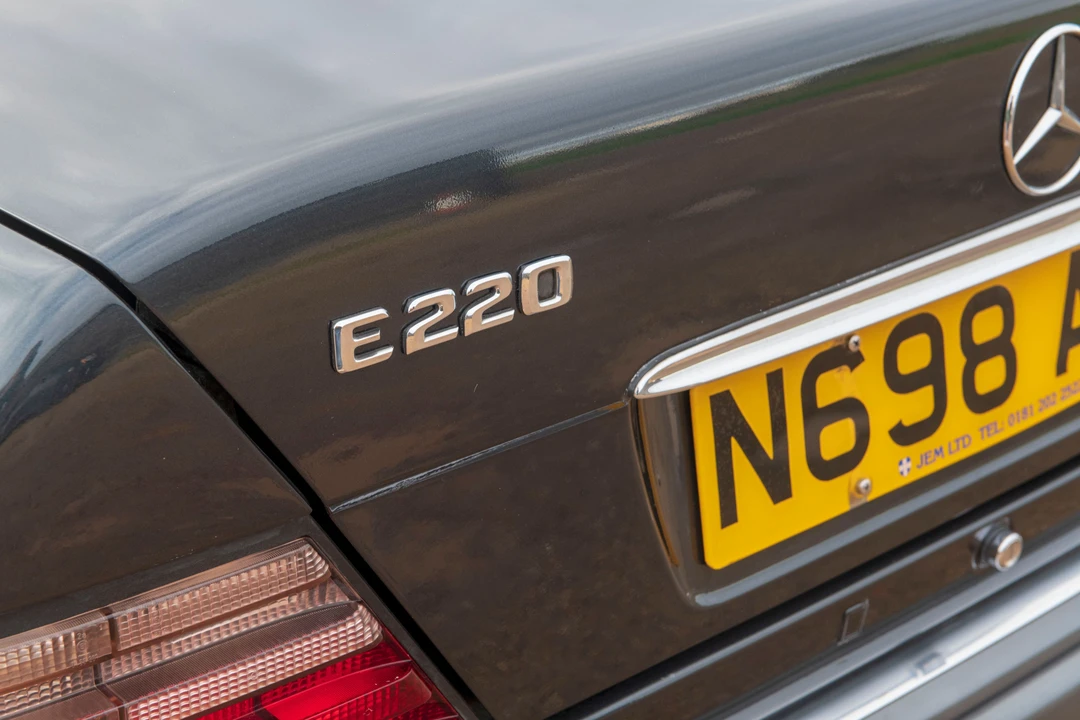 1995 Mercedes-Benz W124 E-Class - Image 2 of 16